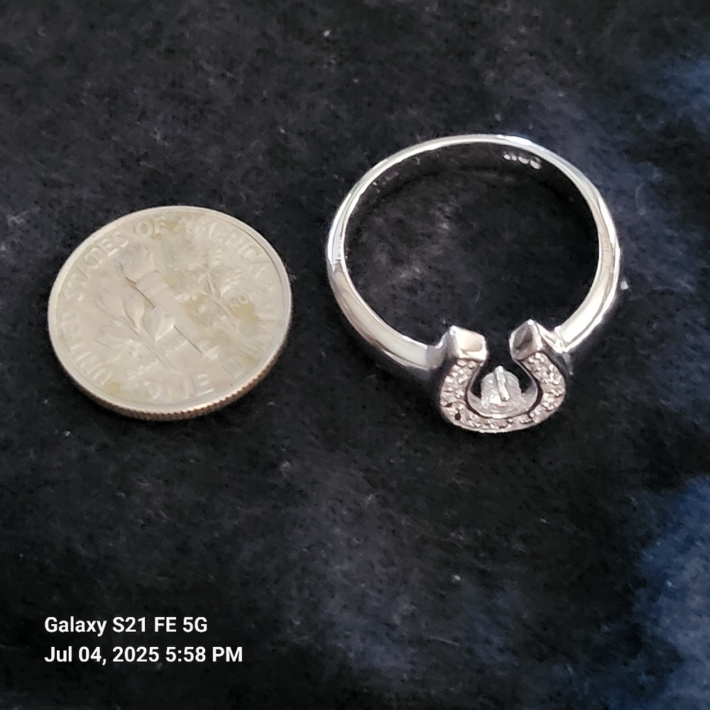 Horseshoe Ring Size 6 - Picture 3 of 3